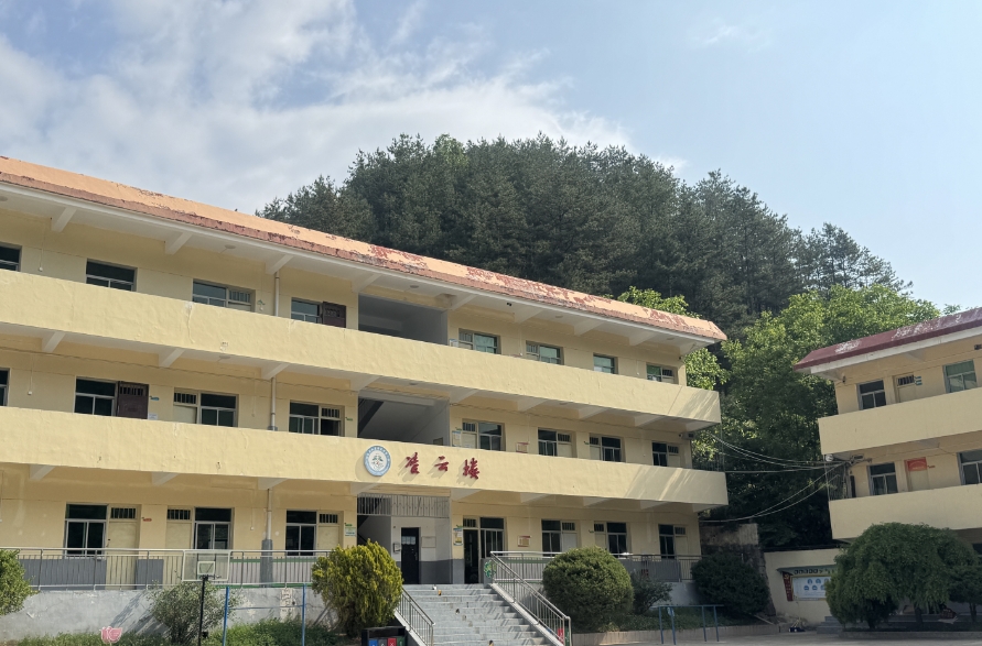 1748593142626043.png 【工会新闻】“筑梦花开”(六)公众智能公益支教红岩寺镇万青小学活动